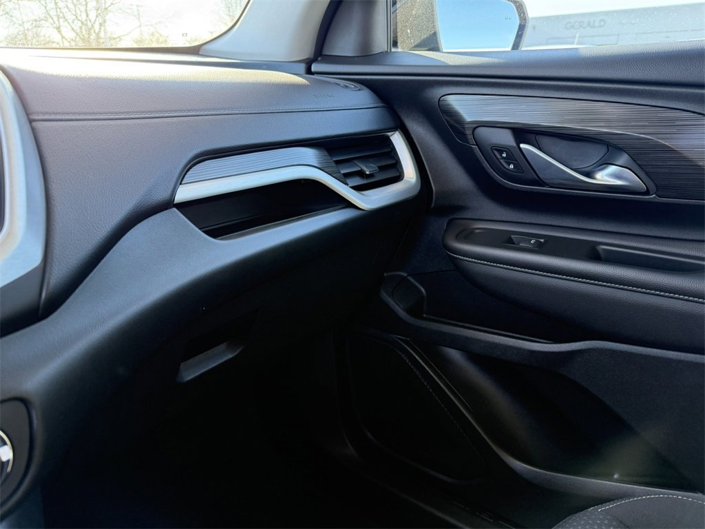 2022 GMC TERRAIN - Image 25