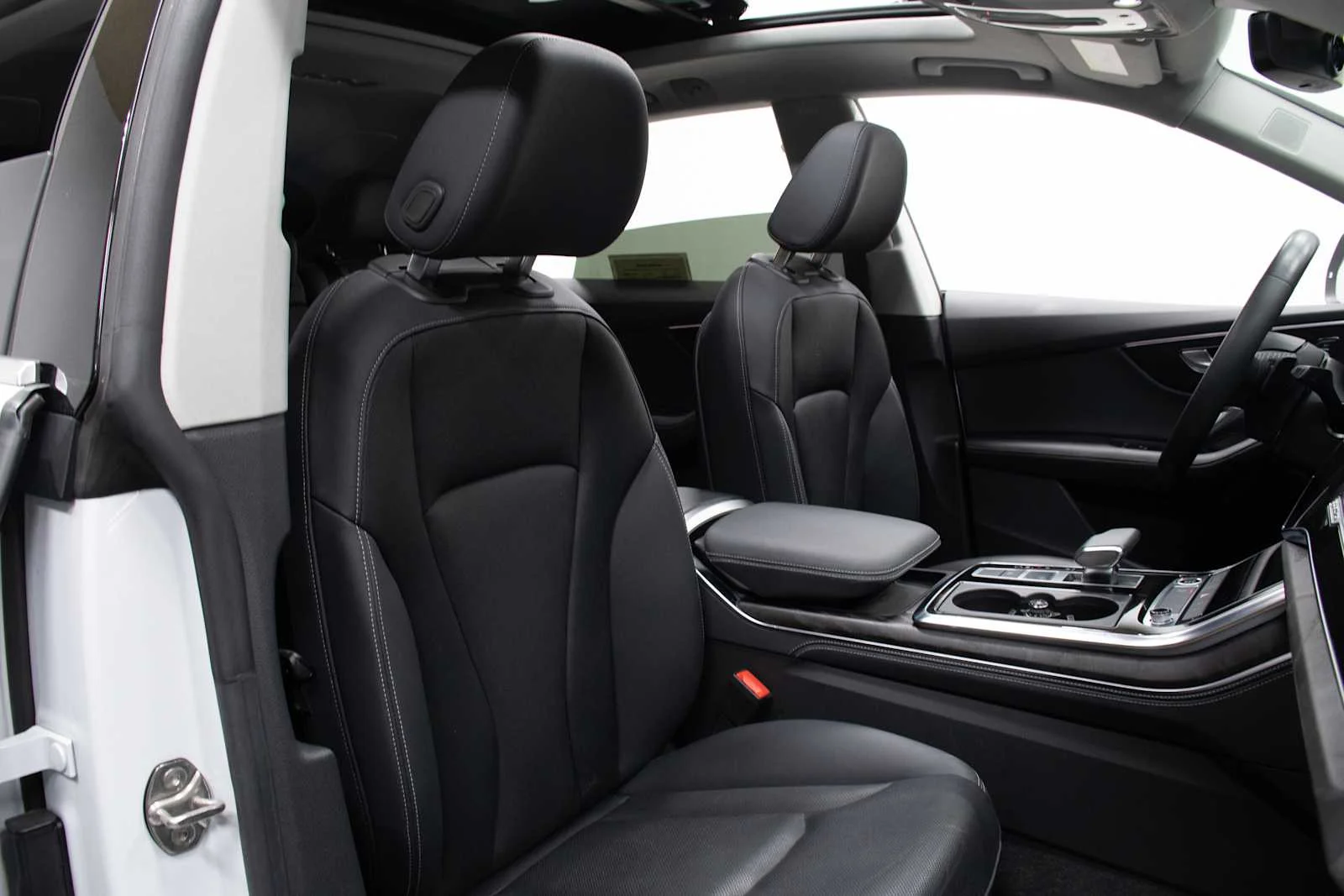 Used 2023 /WHITE Audi Premium Plus image 21