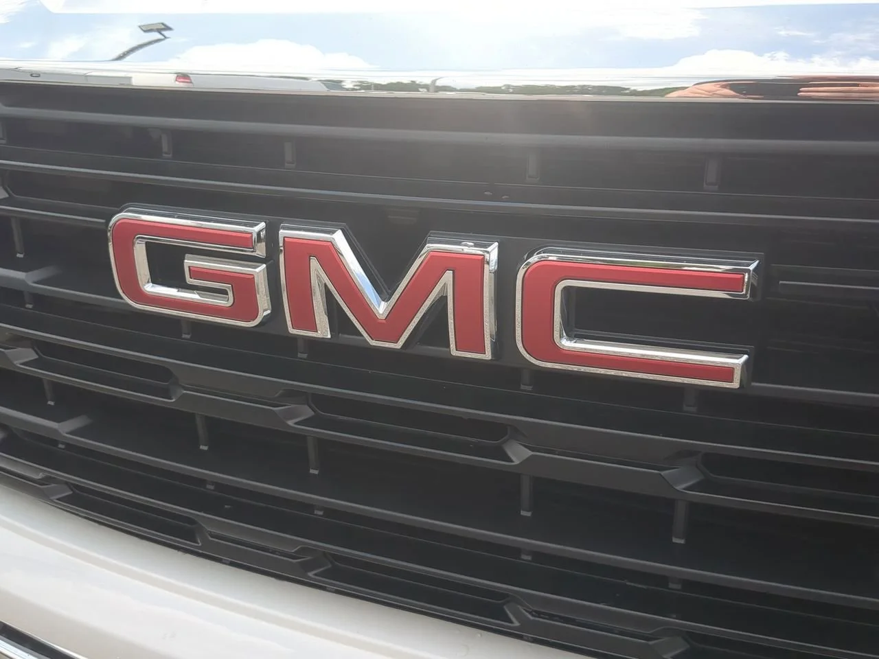New 2026 Summit White GMC Pro image 29