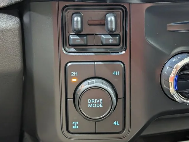 New 2026 Star White Metallic Tri-Coat Ford F-250® Platinum® image 48