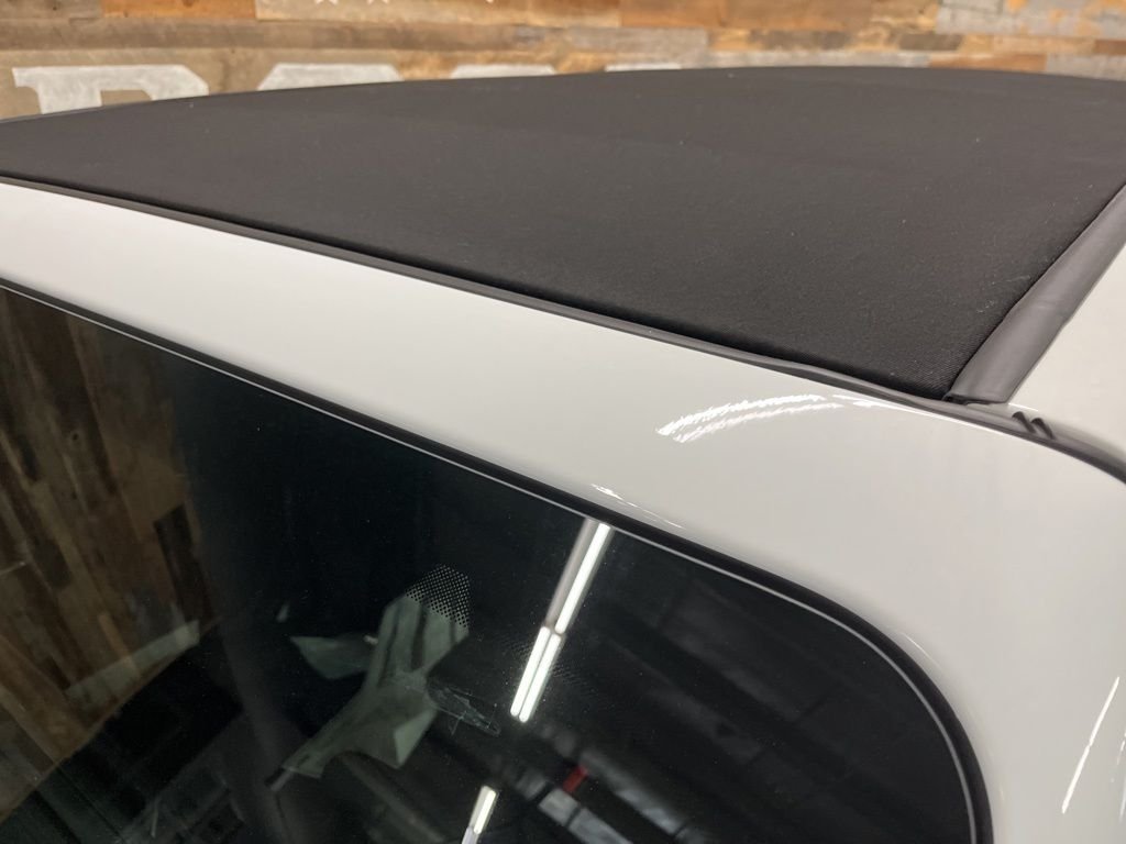 New 2026 Bright White Clear-Coat Exterior Paint Jeep Rubicon X image 4