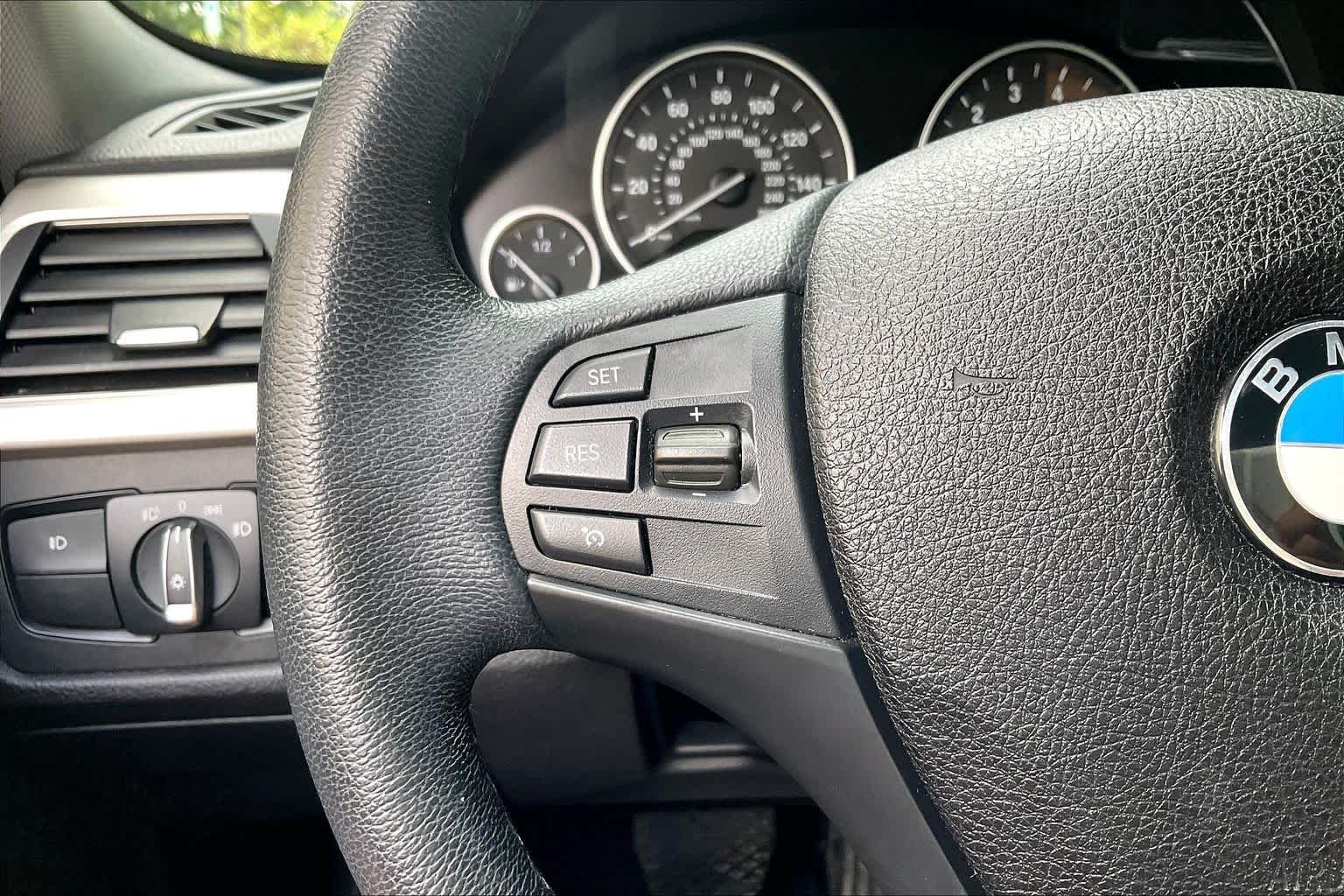 Used 2018 Mineral Gray Metallic BMW 320i xDrive image 25