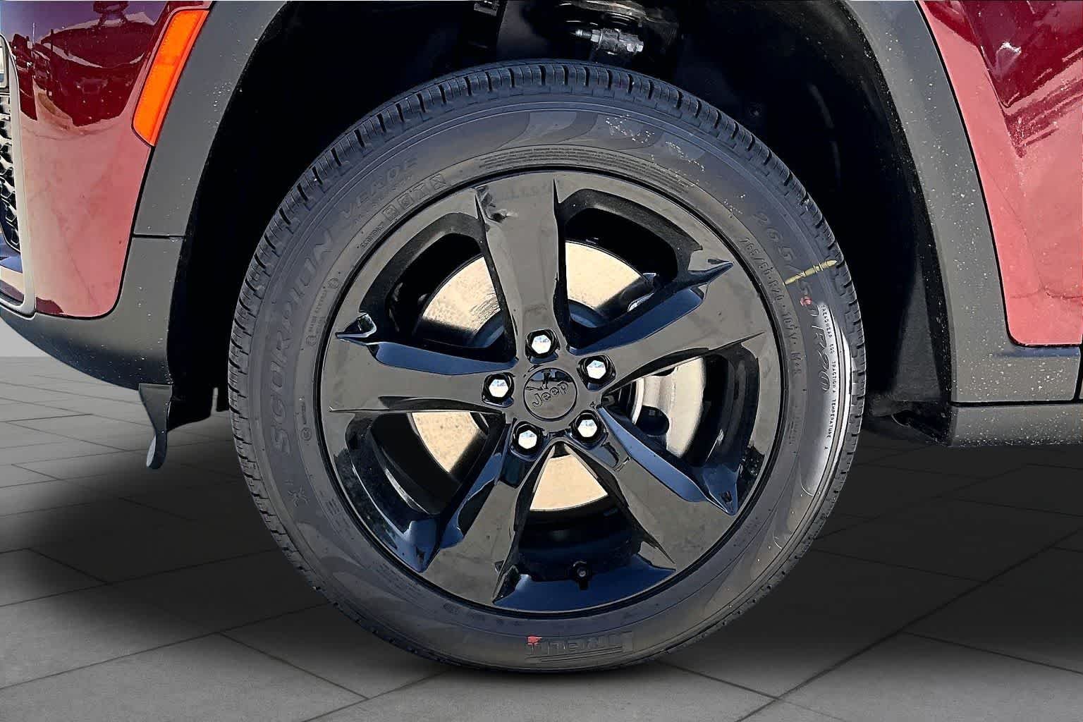 New 2026 Velvet Red Pearl-Coat Exterior Paint Jeep Limited image 12