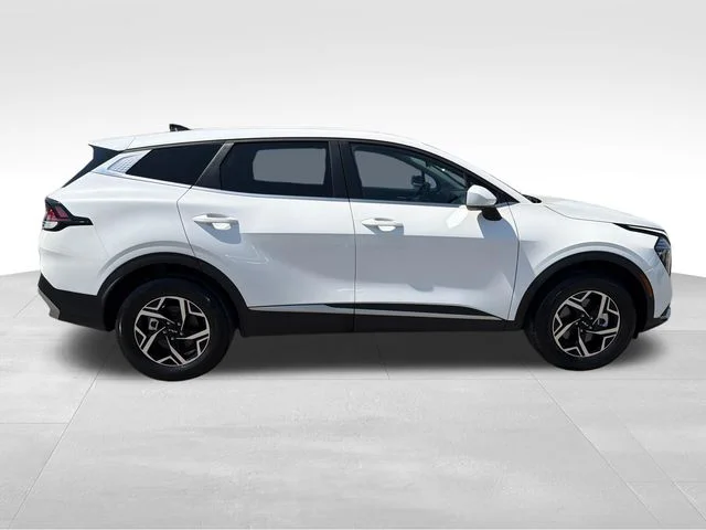 Used 2024 White Kia LX image 8