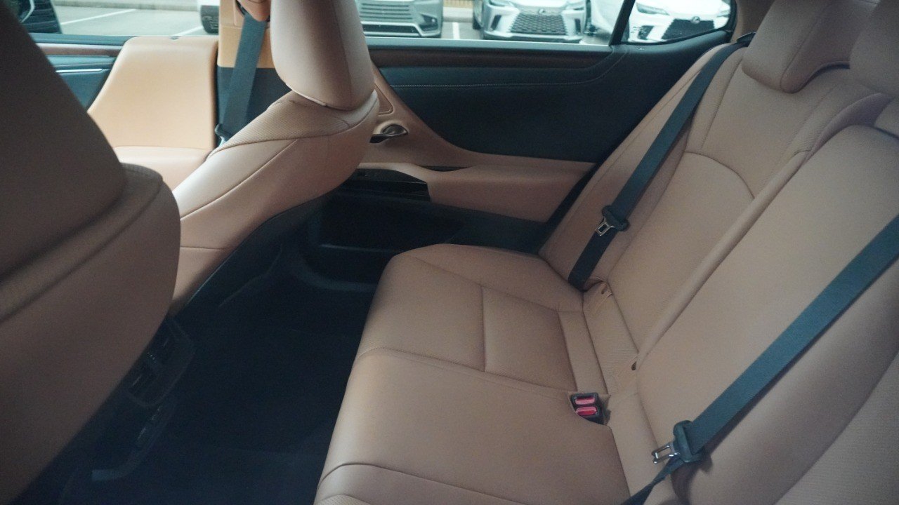 Used 2025 White Lexus ES 350 image 12