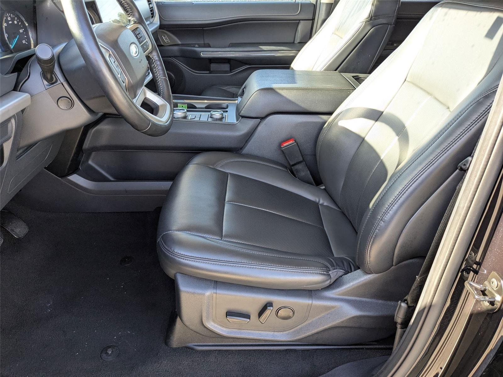 Used 2024 Agate Black Metallic Ford XLT image 13