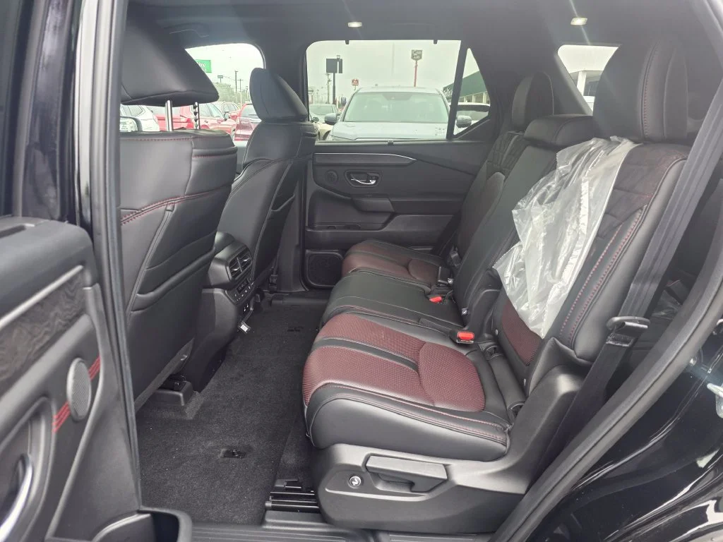 2026 Honda Pilot Black Edition - Photo 11