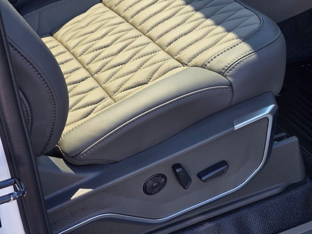 New 2026 Star White Metallic Tri-Coat Ford F-250® Platinum® image 9