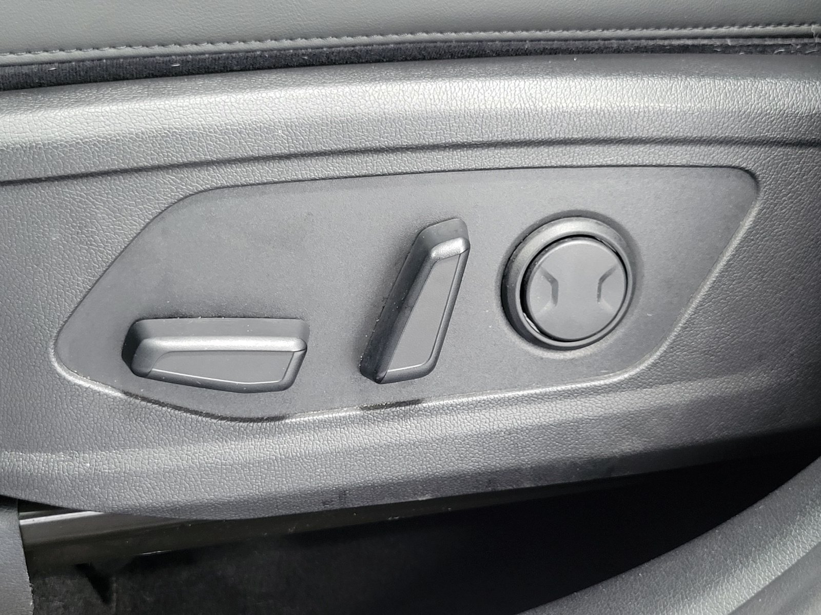 Used 2023 White Kia X-Line EX image 8