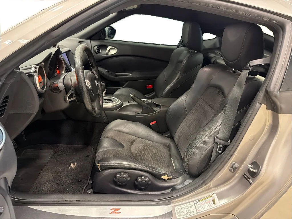 Used 2009 Gray Nissan Touring image 9