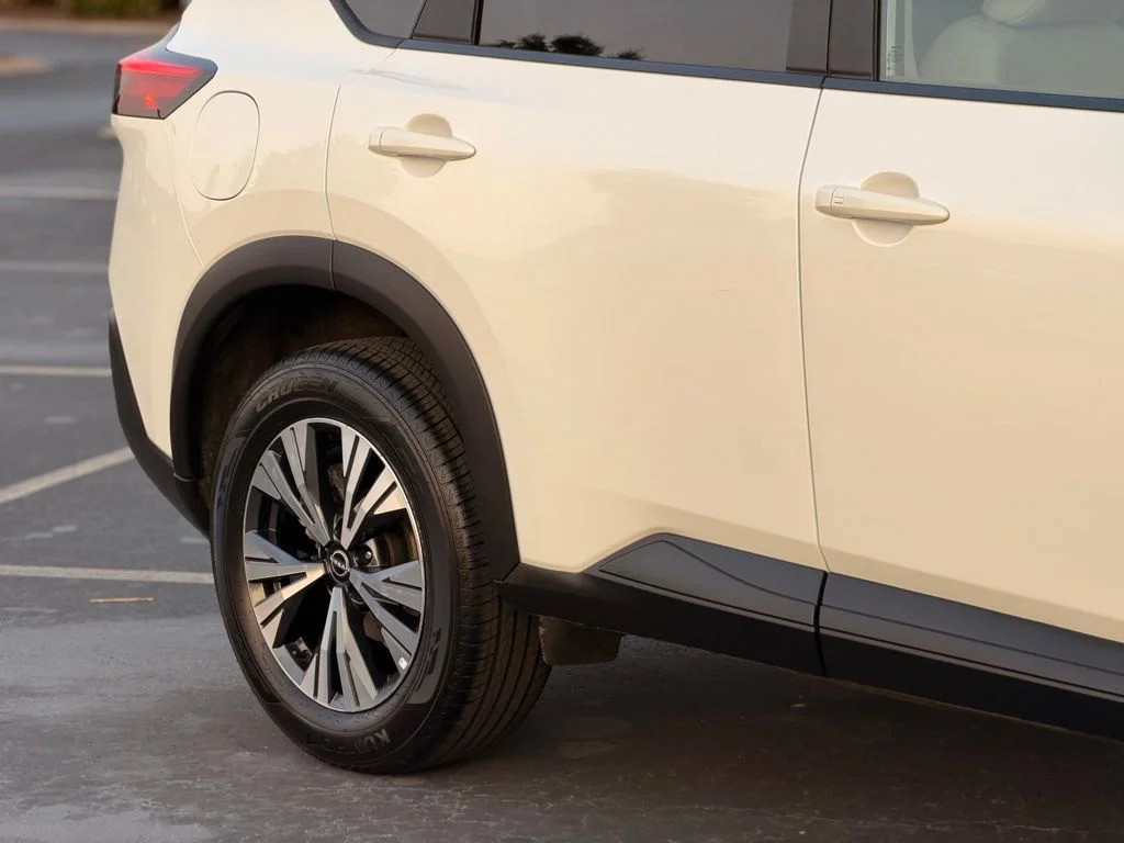 Used 2023 White Nissan SV image 9