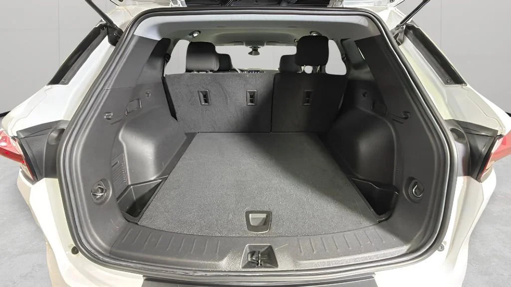 Used 2022 Summit White Chevrolet 2LT image 28
