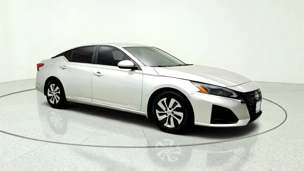 Used 2023 Brilliant Silver Metallic Nissan 2.5 S Sedan image 3