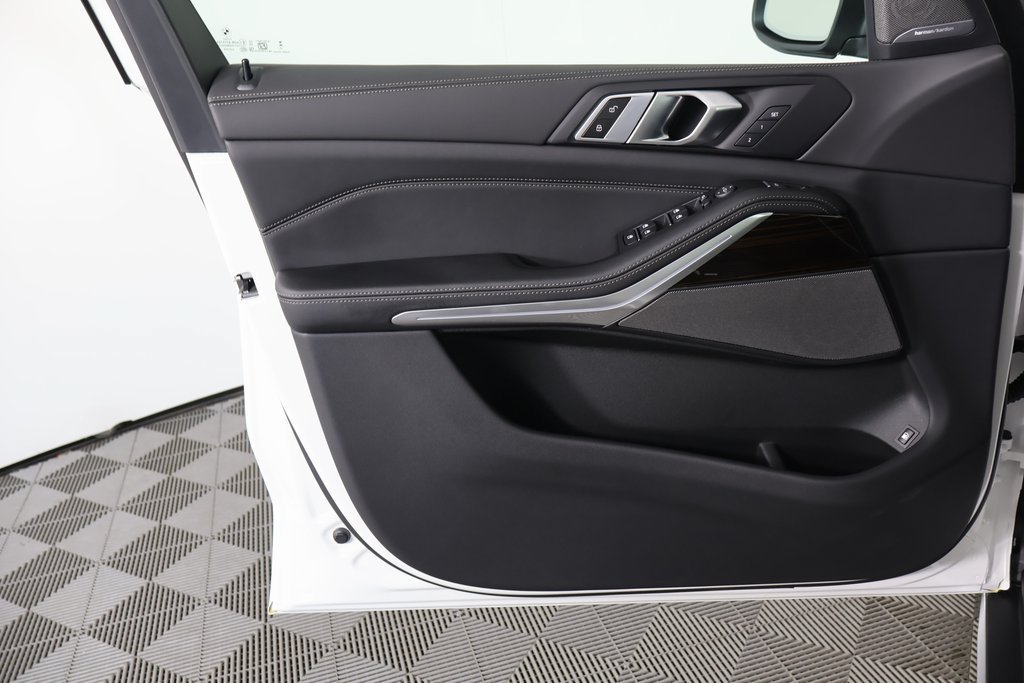 Used 2026 Alpine White BMW xDrive50e image 7
