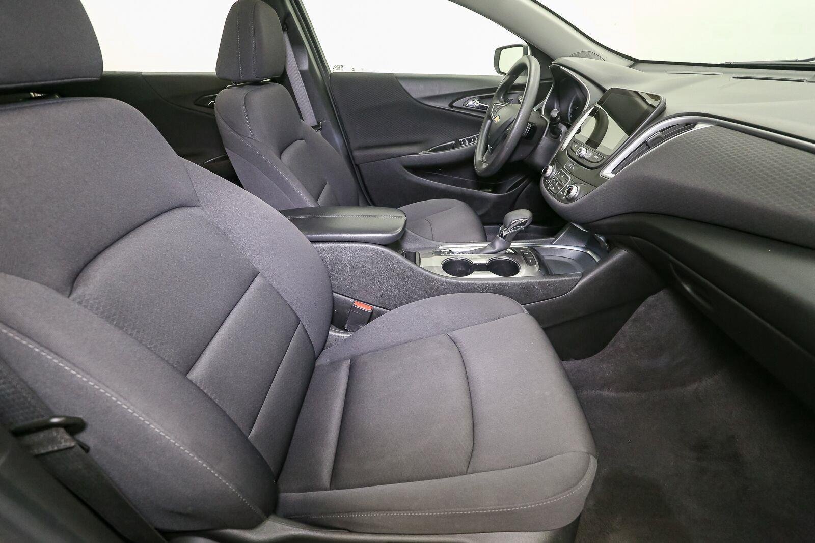 Used 2024 Summit White Chevrolet LT image 17