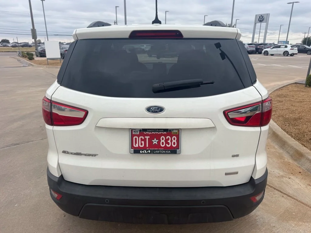 Used 2018 Diamond White Ford SE image 4