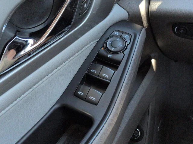 Used 2020 White Chevrolet 3LT image 24