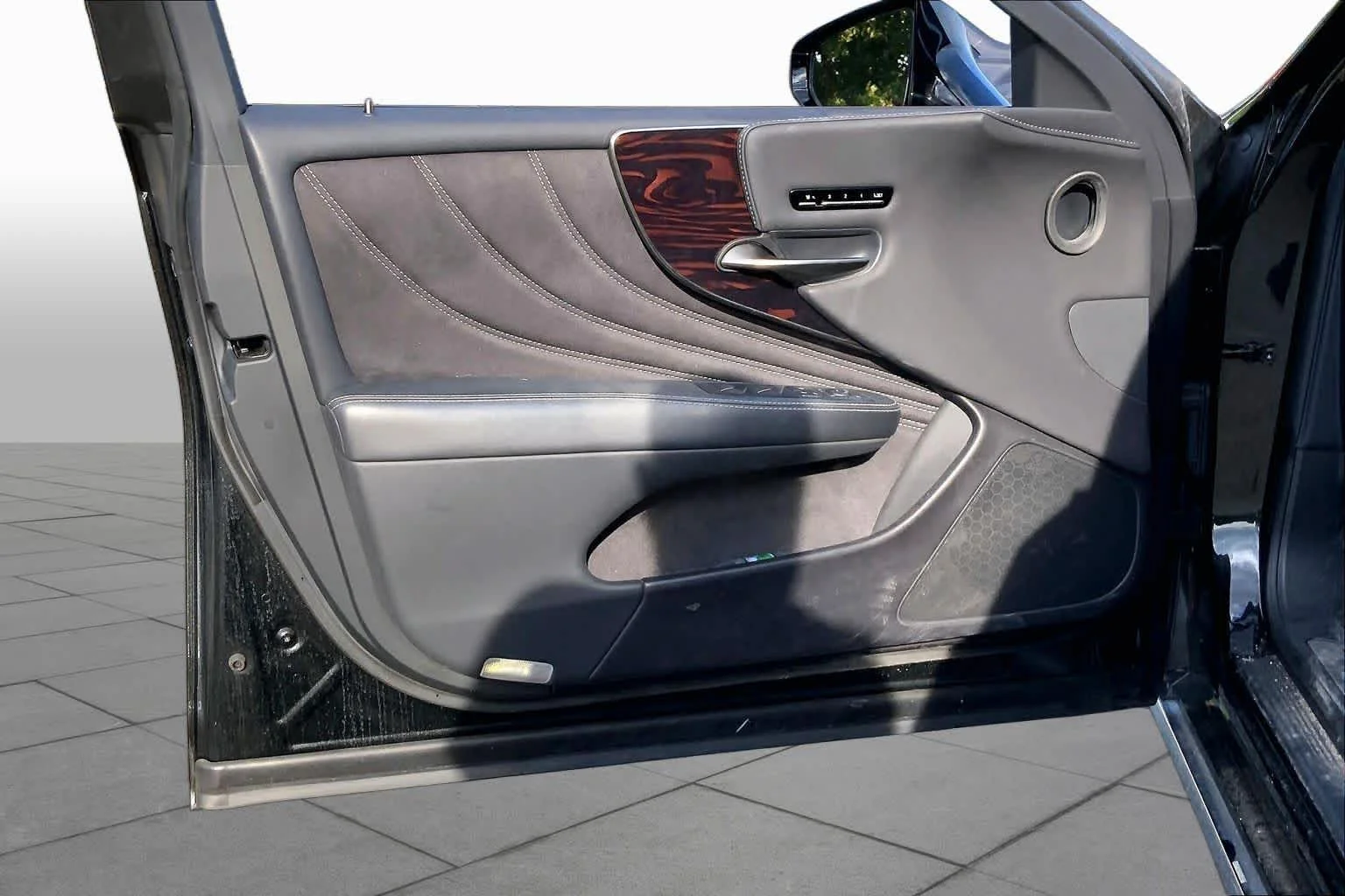 Certified Used 2022 CAVIAR Lexus  image 22