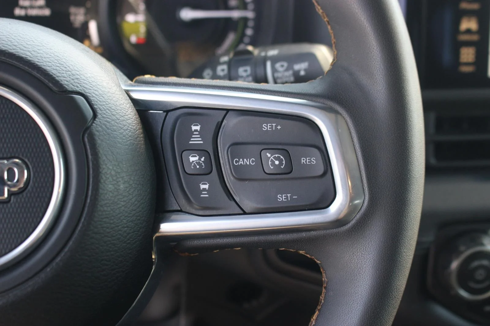 Used 2024  Jeep Sahara image 18