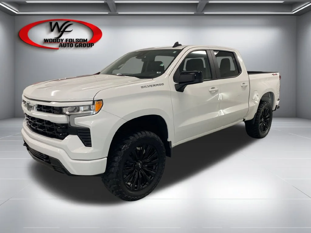 Used 2026 Summit White Chevrolet RST image 3