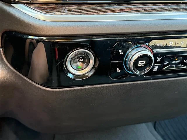 Used 2024  GMC ELEVATION image 19
