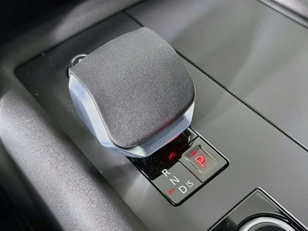 New 2026 Santorini Black Land Rover S image 17