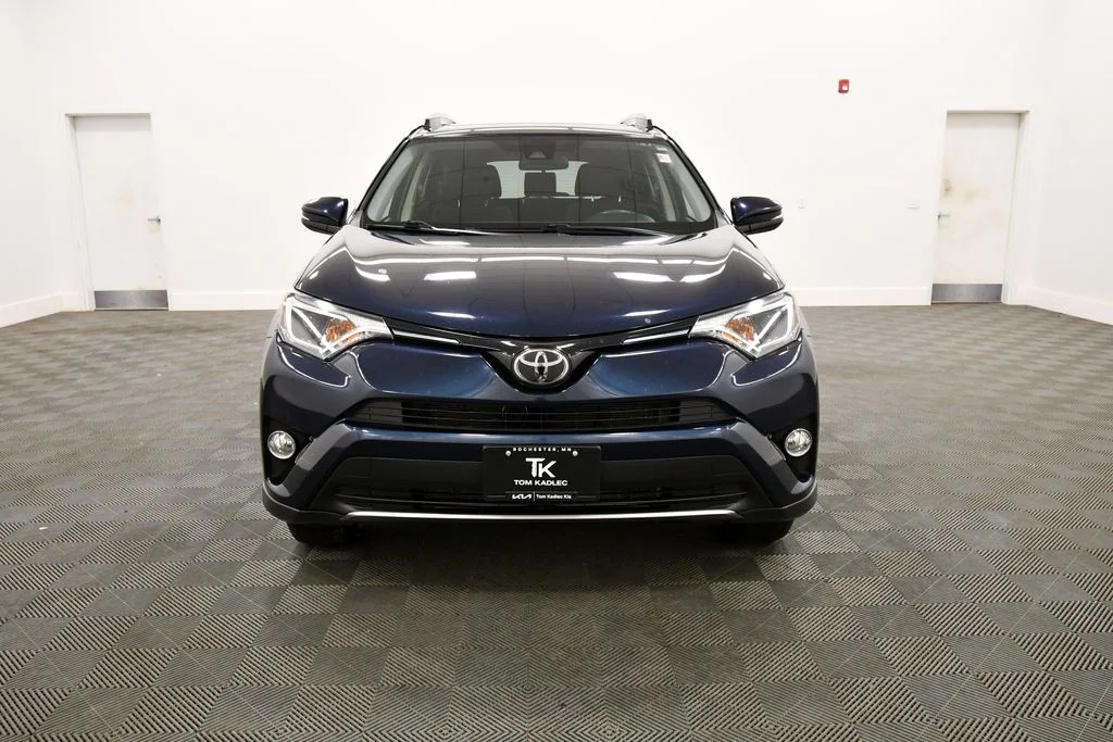 Used 2018 Blue Toyota XLE image 11
