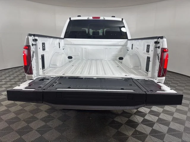 New 2026 Star White Metallic Tri-Coat Ford Lariat image 22
