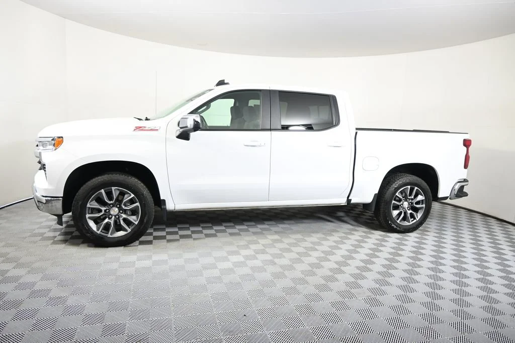 Used 2025 Chevrolet Silverado 1500 LT with VIN 1GCUKDED2SZ118340 for sale in Forest Lake, Minnesota