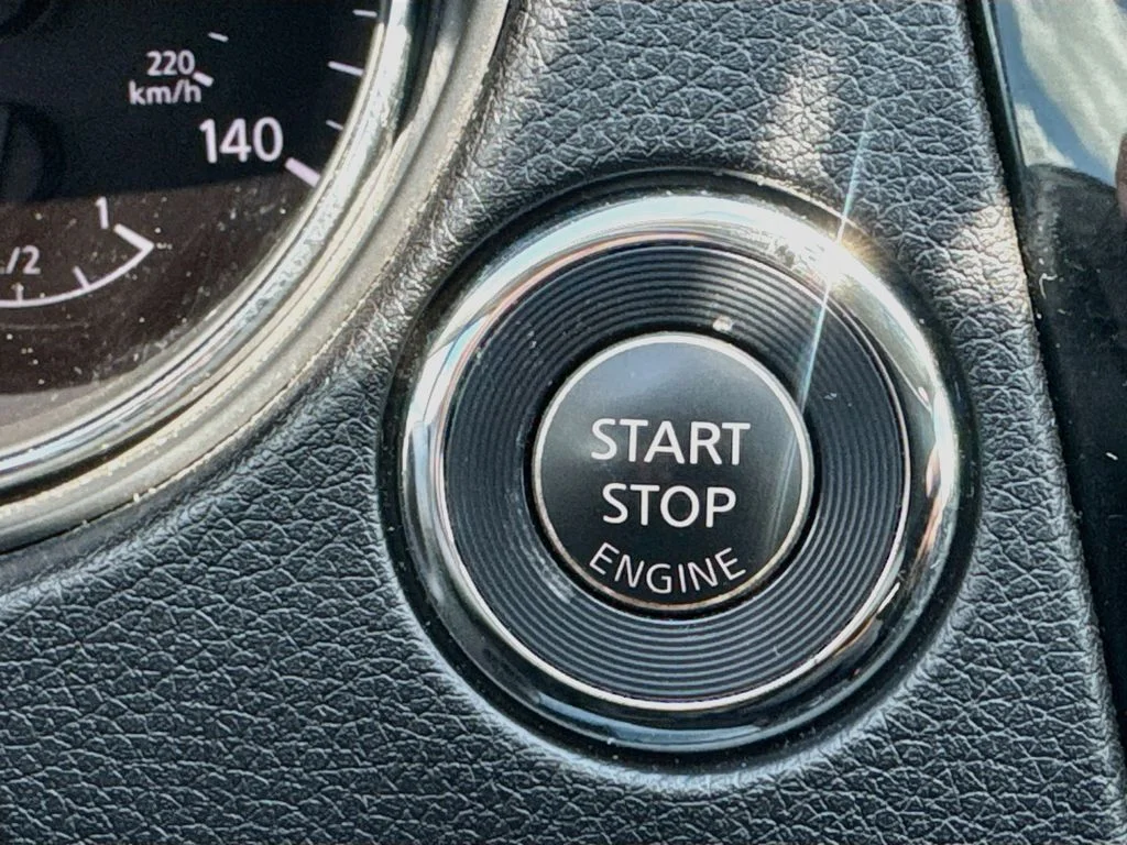 Used 2014 Silver Nissan SV image 19