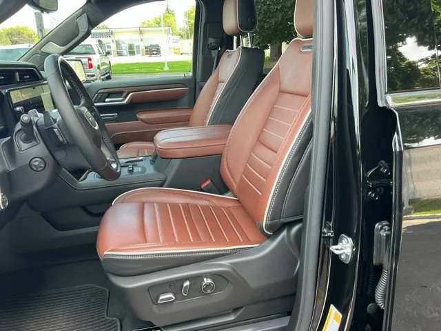 Used 2026 Onyx Black GMC Denali Ultimate image 18
