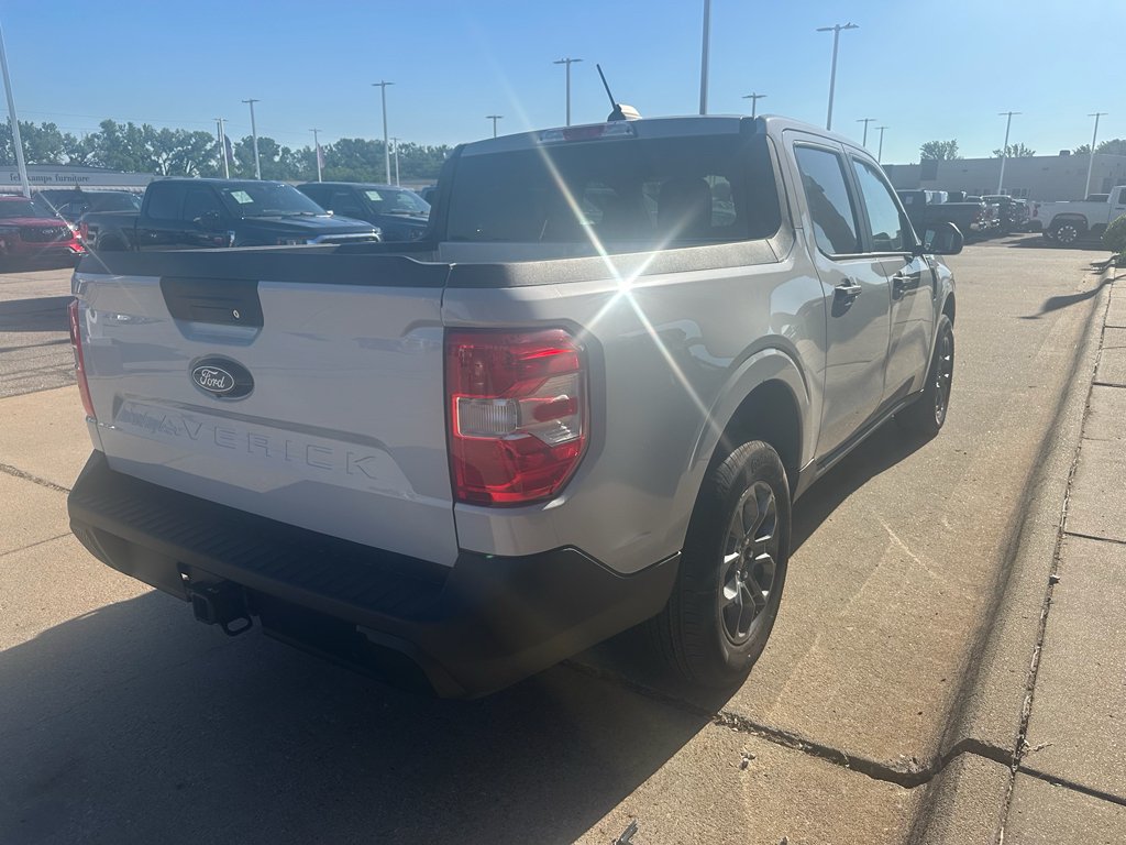 New 2025 Space White Metallic Ford XLT image 6