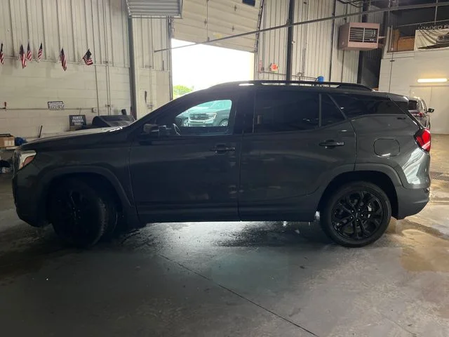 Used 2020 Gray GMC SLT image 2