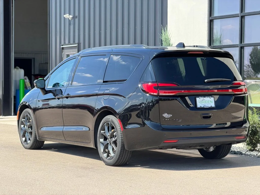 Used 2025 Black Chrysler Limited image 3