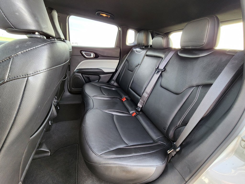Used 2025 Silver Zynith Metallic Clearcoat Jeep Limited image 15