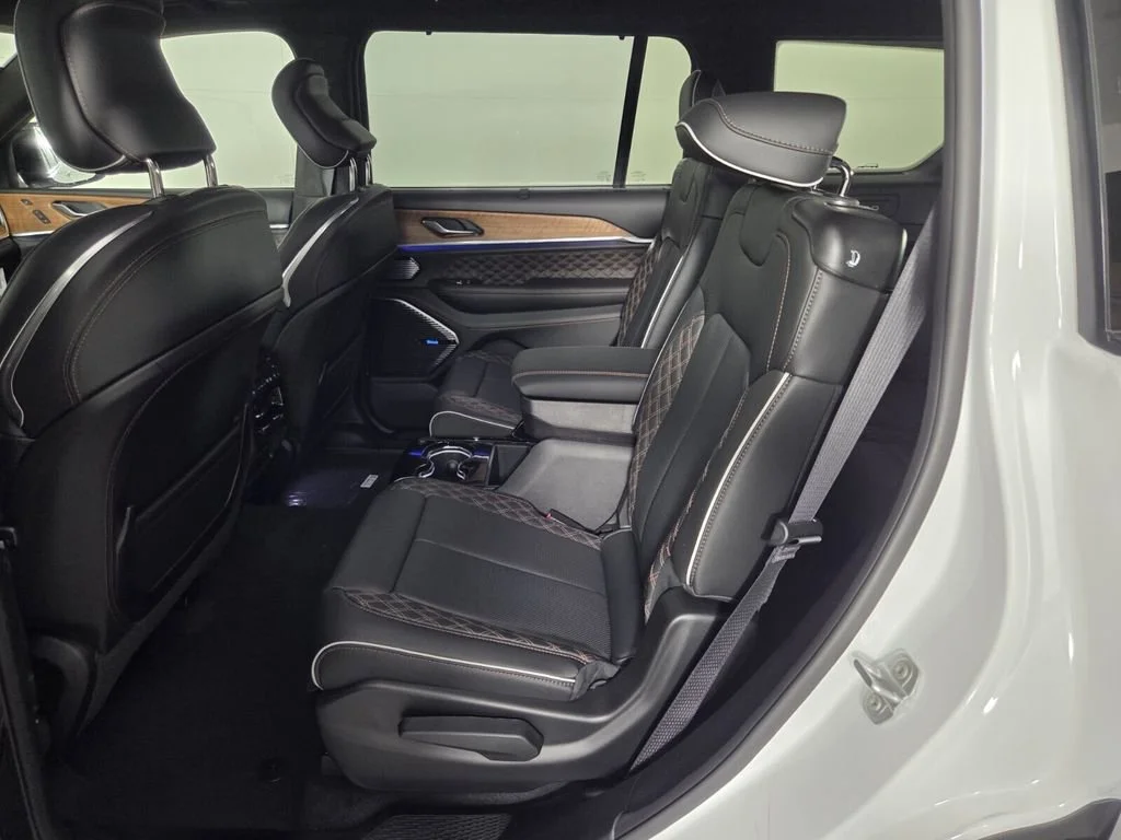 New 2026 Bright White Clear-Coat Exterior Paint Jeep Summit image 16