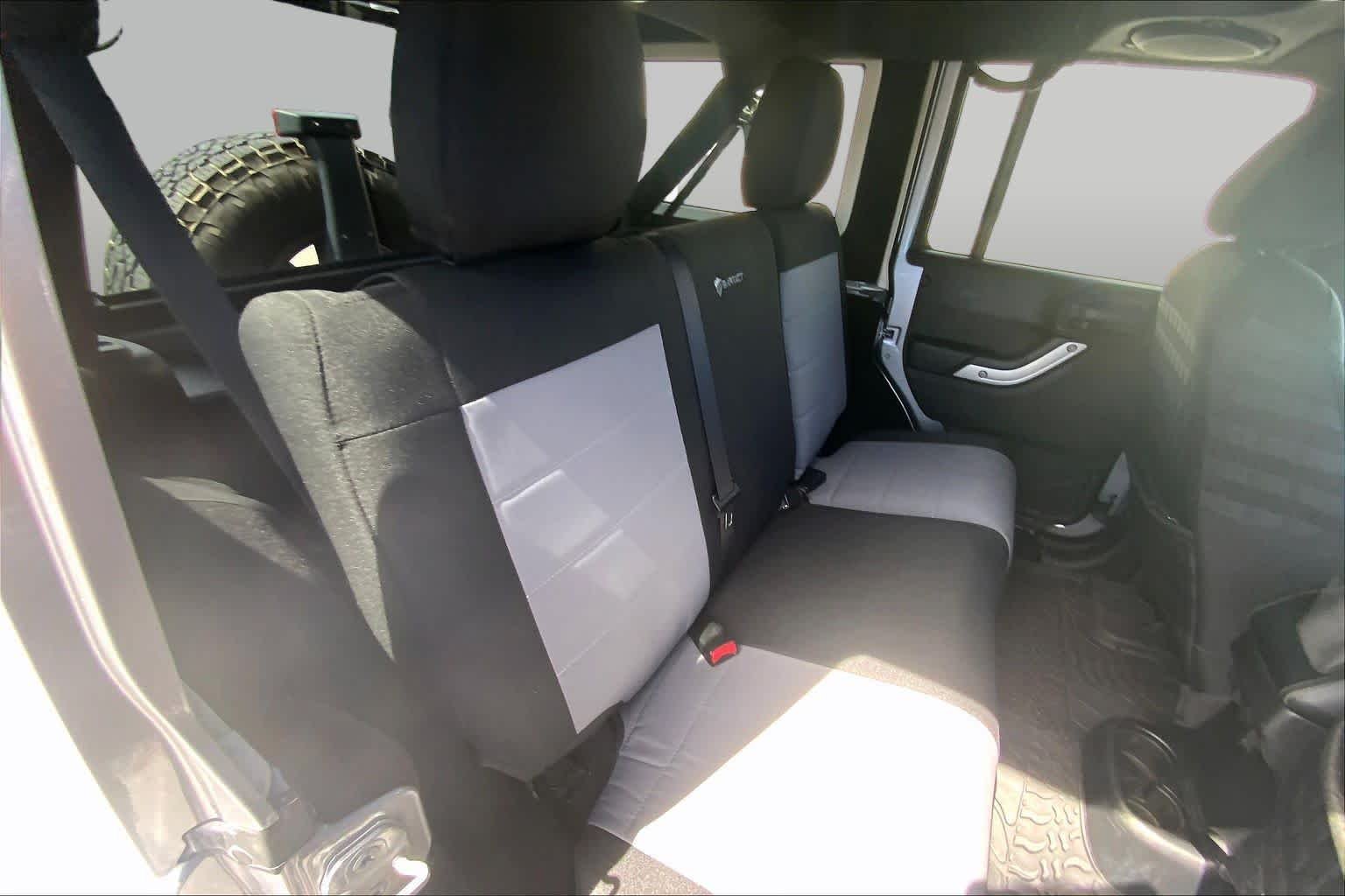 Used 2014 Billet Clearcoat Metallic Jeep Rubicon X image 20