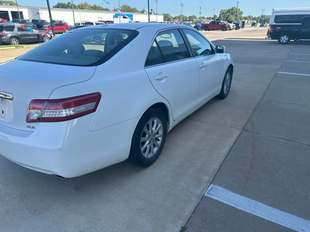 Used 2011 White Toyota XLE image 26
