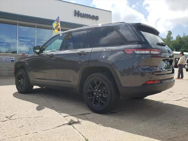 New 2025 Baltic Gray Metallic Clear-Coat Exterior Paint Jeep Altitude X image 18