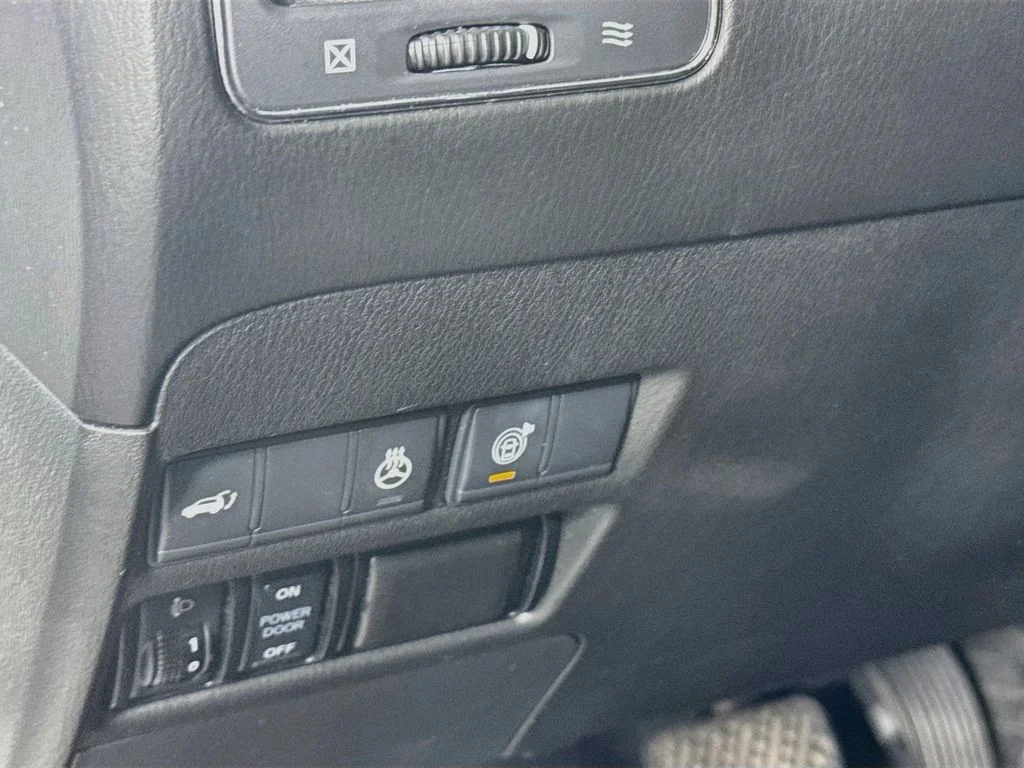 Used 2018 White INFINITI  image 11