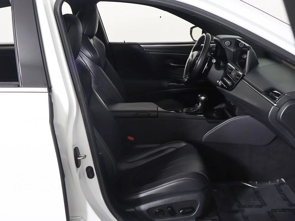 Used 2023 White Lexus 300h image 27