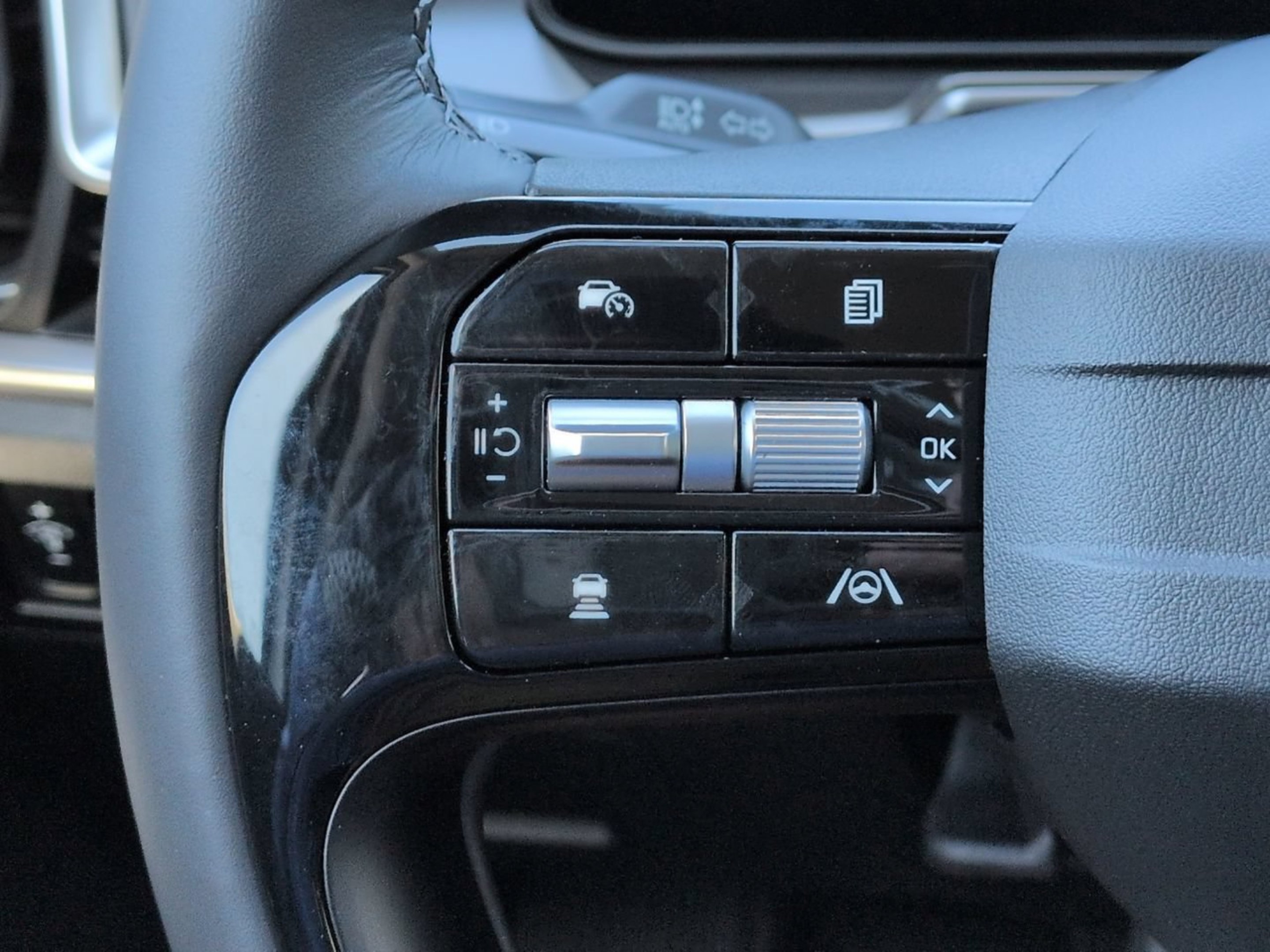 New 2026 Glacial White Pearl Kia S image 37