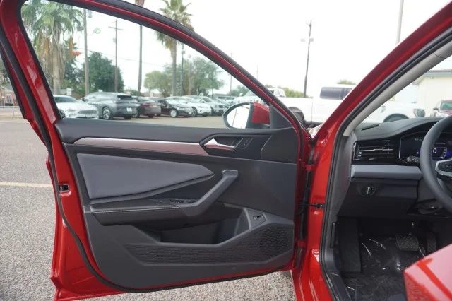 New 2026 Kings Red Metallic Volkswagen SE image 15