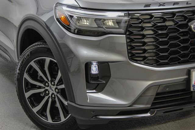 New 2026 Carbonized Gray Metallic Ford ST-Line image 2