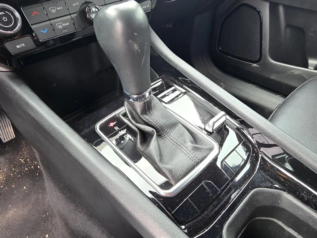 Used 2024 Hydro Blue Pearlcoat Jeep Limited image 20