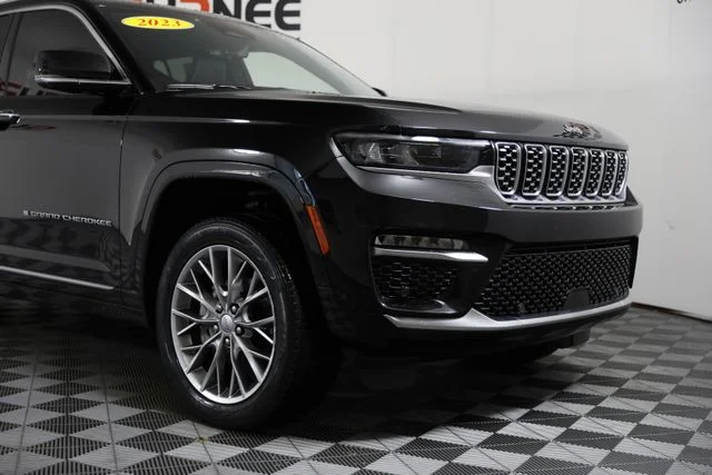 Used 2023 Black Jeep Summit image 28