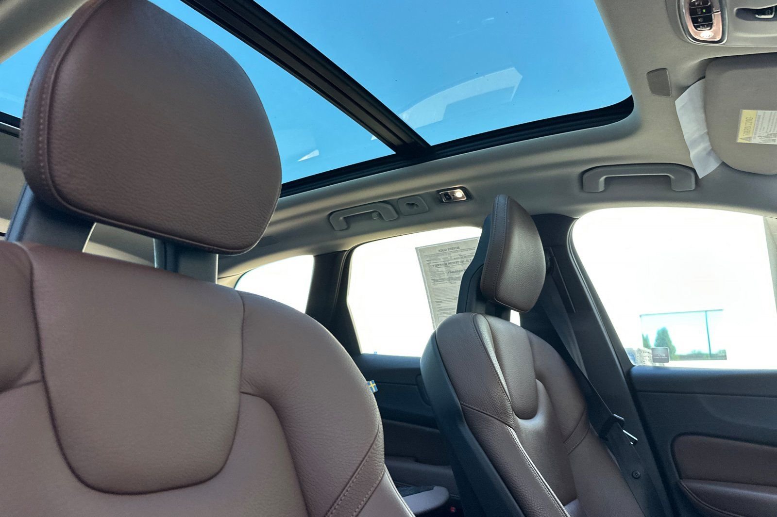 Used 2018 White Volvo T8 Inscription image 18