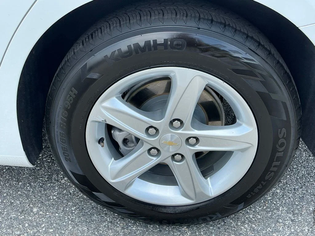 Used 2024 White Chevrolet LT image 22