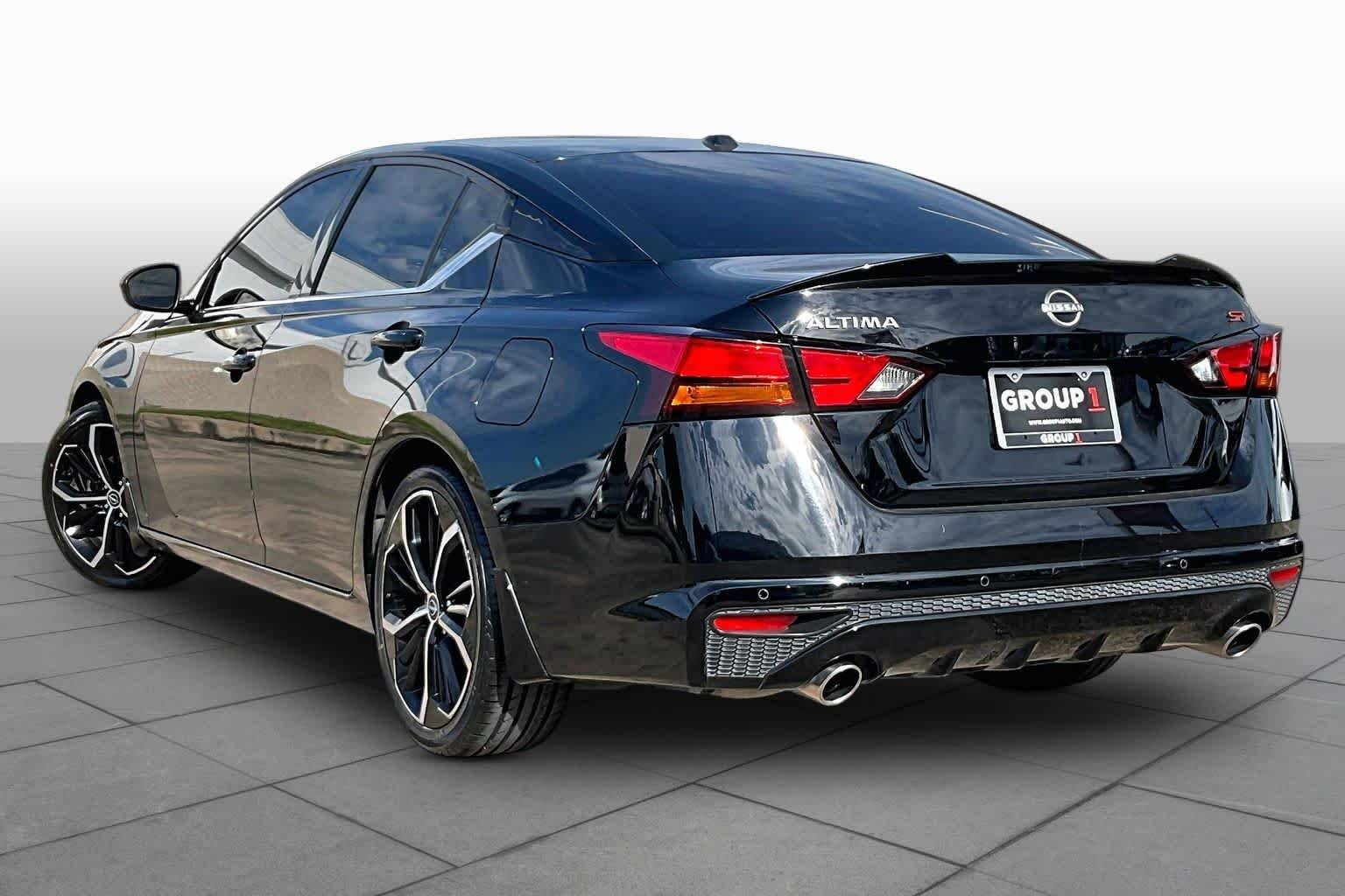 Used 2024 Super Black Nissan 2.5 SR image 12