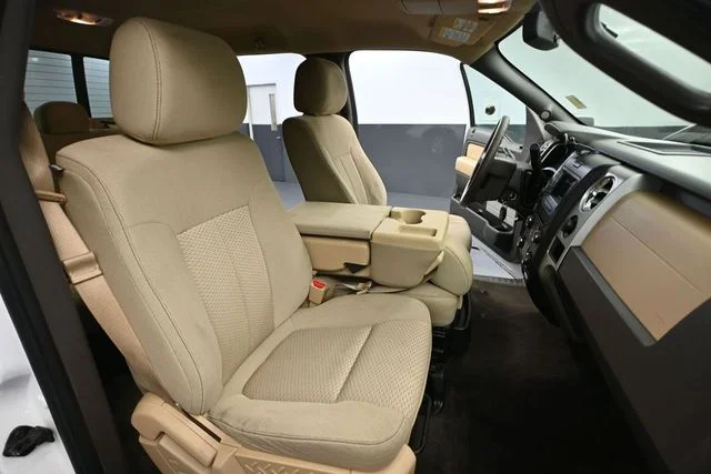 Used 2013 White Ford XLT image 32